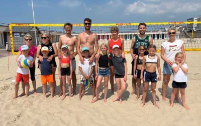 Parents et enfants pour un tournoi de Beach volley !